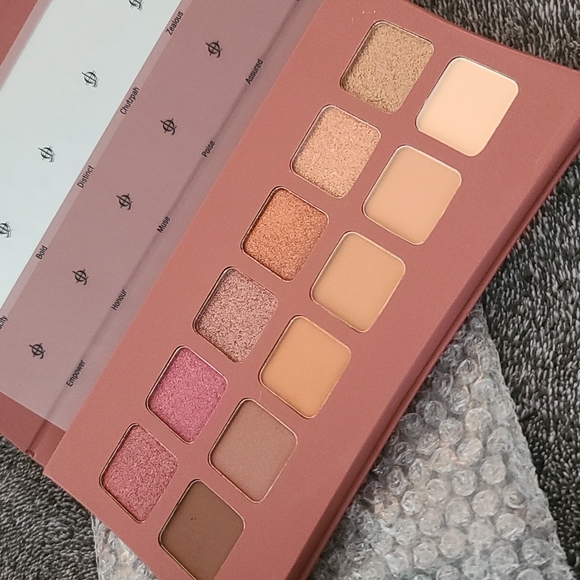 ILLAMASQUA  Unveiled Artistry Palette *NEW* - Picture 6 of 9